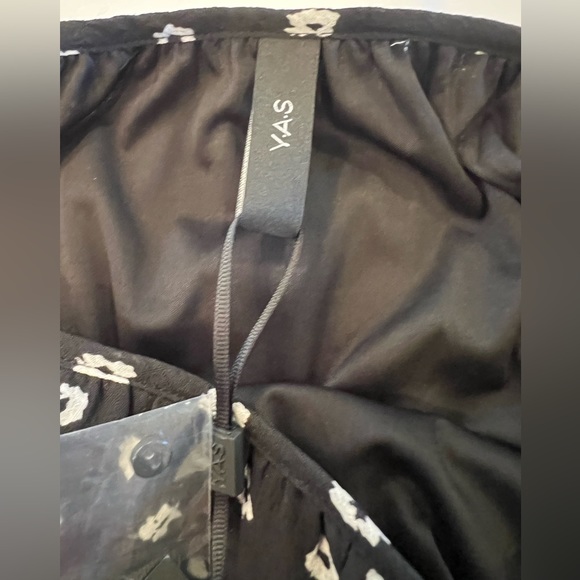 Y.A.S. Clara Midi Ditsy Floral Dress In Black and White Belt Missing Medium ASOS - Picture 13 of 13